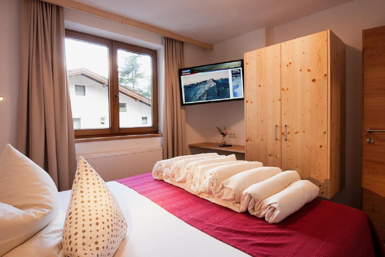 Falkner Appartement Resort Längenfeld Oda fotoğraf
